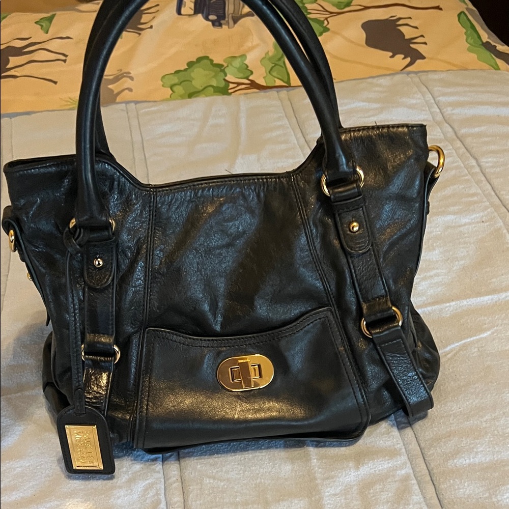 Badgley Mischka black leather handbag with gold hardware. Shoulder bag hobo bag.